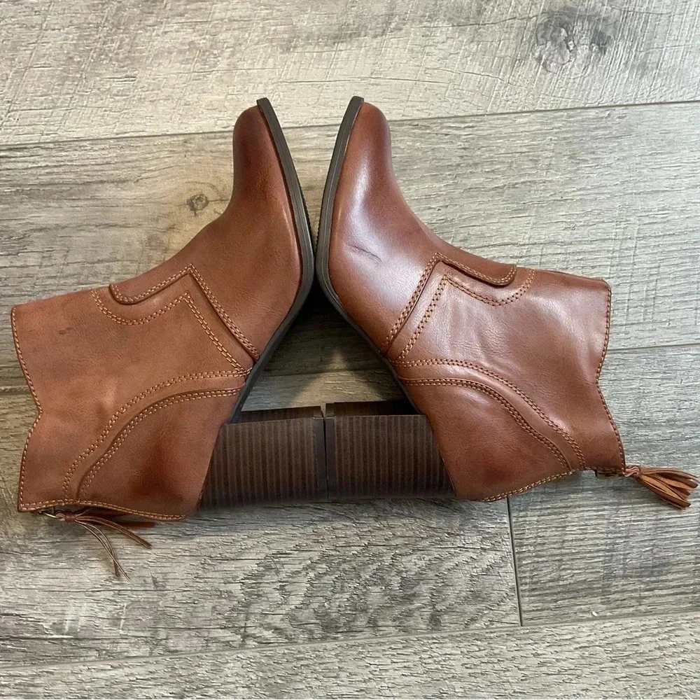 CL By Chinese Laundry Tassel Accent Cognac Burnished Western Ankle Boot Size 6.5